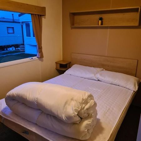Cosy, Family Caravan Near The Beach แคลกตัน-ออน-ซี ภายนอก รูปภาพ