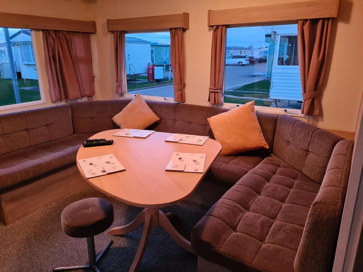 Cosy, Family Caravan Near The Beach แคลกตัน-ออน-ซี ภายนอก รูปภาพ