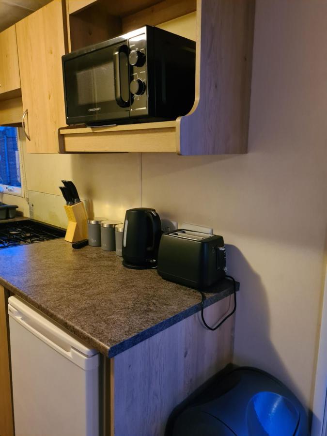 Cosy, Family Caravan Near The Beach แคลกตัน-ออน-ซี ภายนอก รูปภาพ