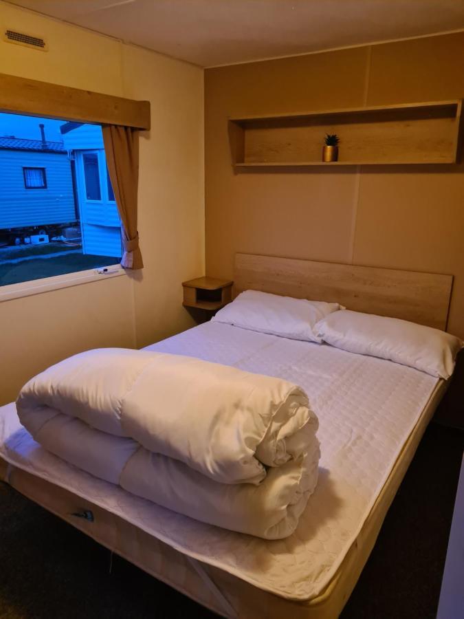 Cosy, Family Caravan Near The Beach แคลกตัน-ออน-ซี ภายนอก รูปภาพ
